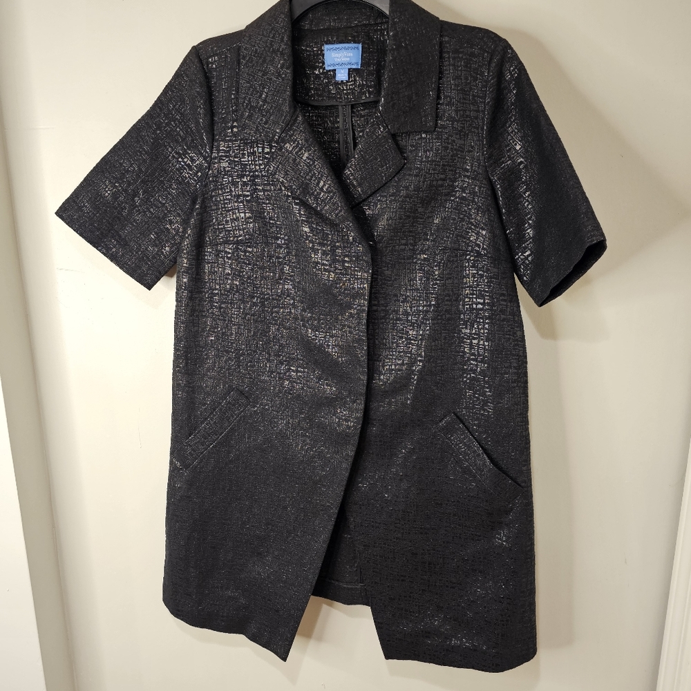 Simply Vera short sleeve black jacket with snap closure.